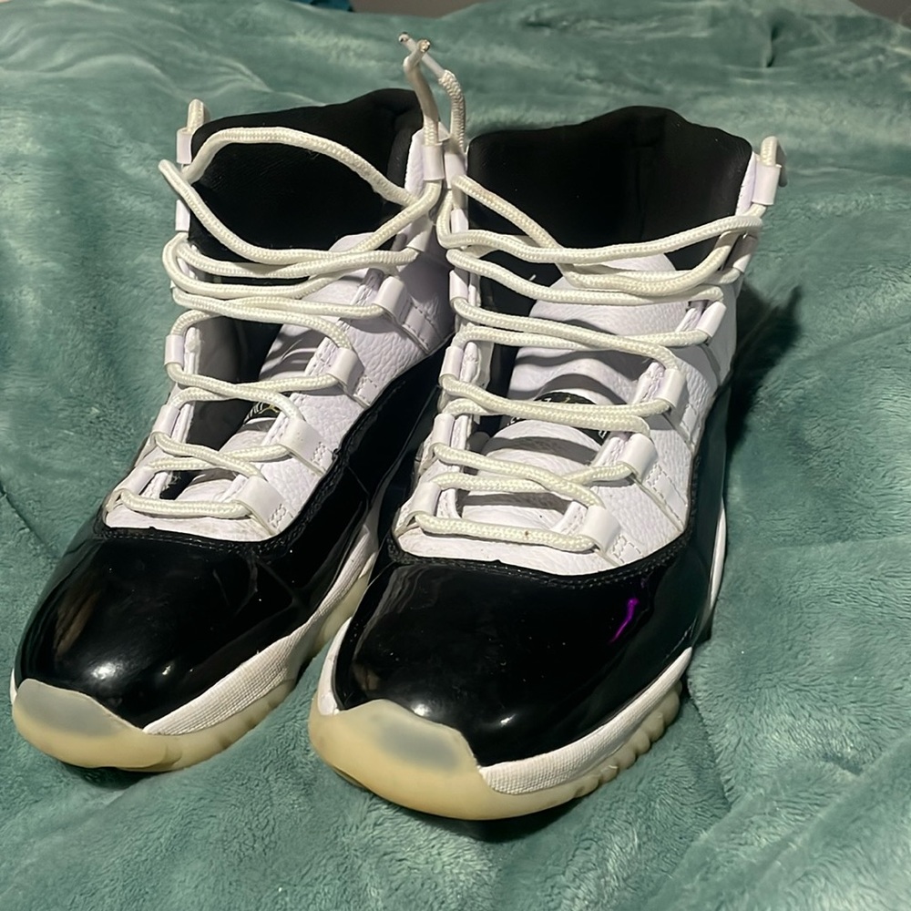 JORDAN 11